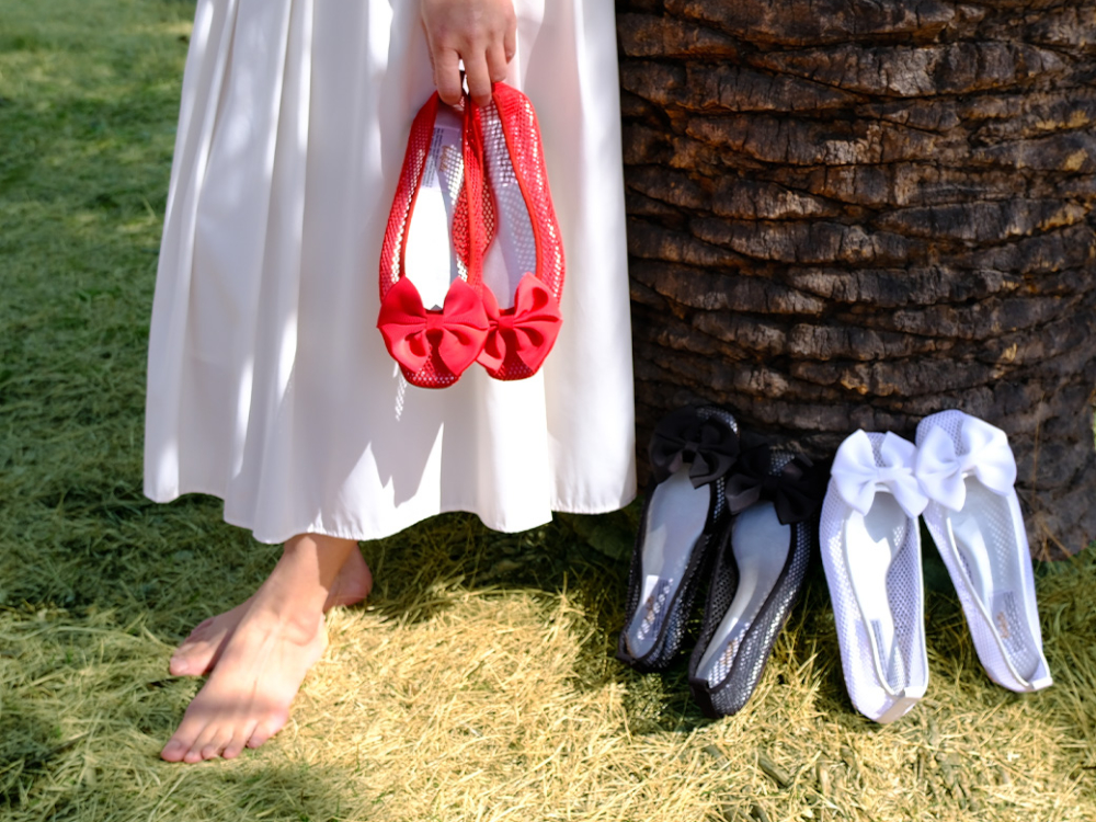 驚きの軽さと立体的なリボンが印象的なメッシュ素材のサマーシューズ「sola(ソラ)」はfarfalle2026年春夏新作シューズです。