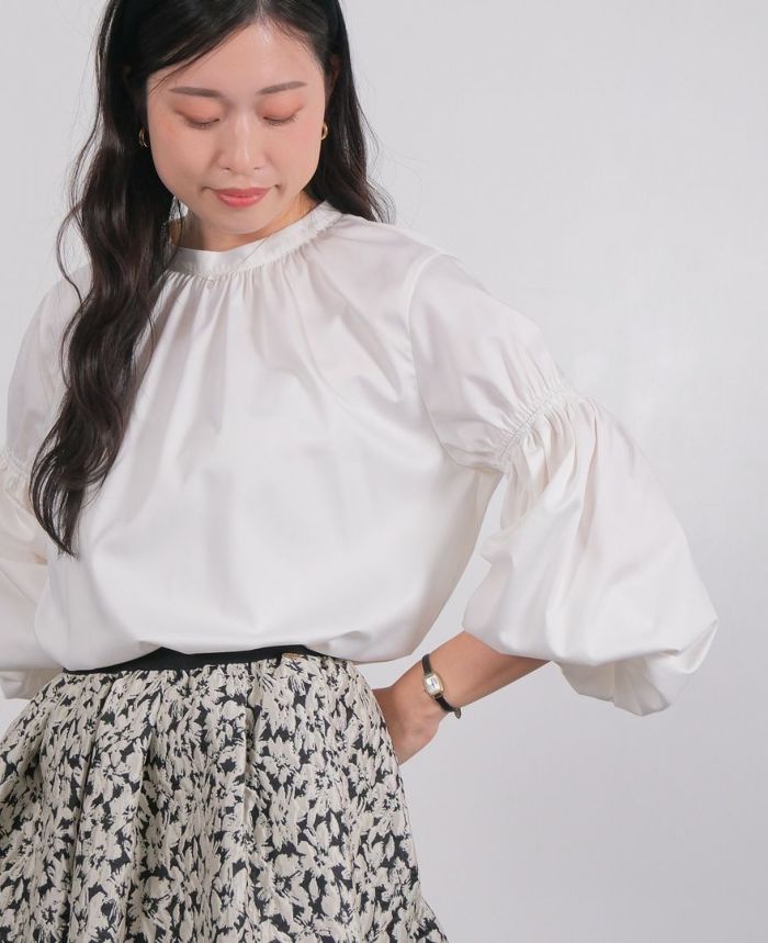 袖シャーリングブラウス