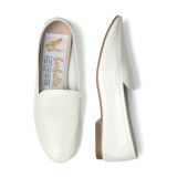 大人が楽しめるすっきりフォルムのローファー