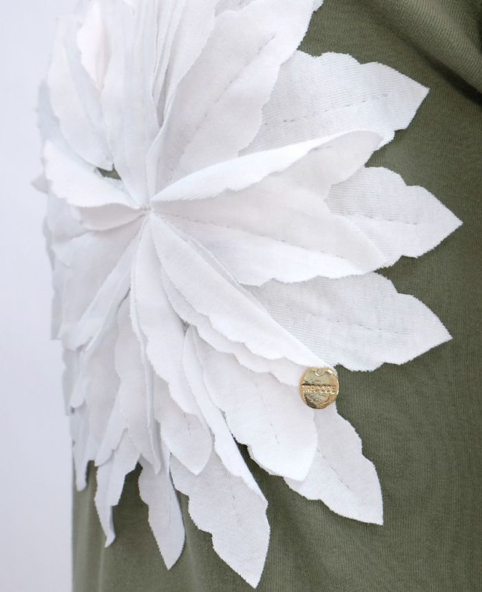 お花アップリケ長袖Ｔシャツ　お花部分