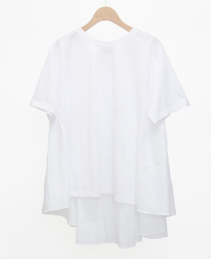 バックロング切替コットンTシャツのホワイトはスッキリ爽やかなイメージ