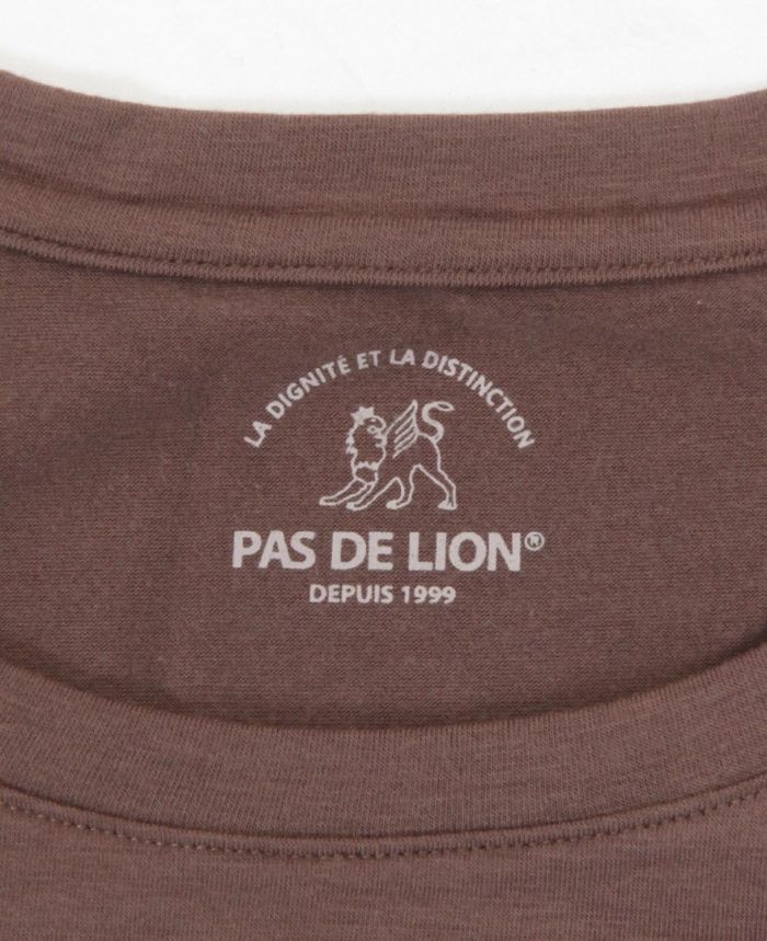 PAS DE LION(パドゥリオン)　長袖Uネックカットソー　ロゴ
