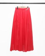 鮮やかな赤色のサマースカート