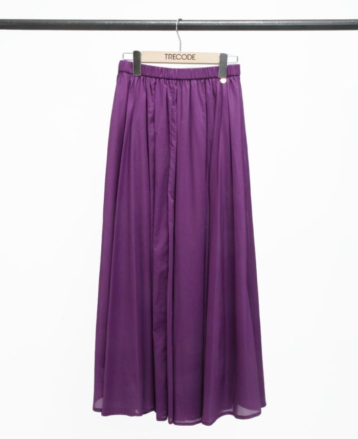 鮮やかな紫色のサマースカート