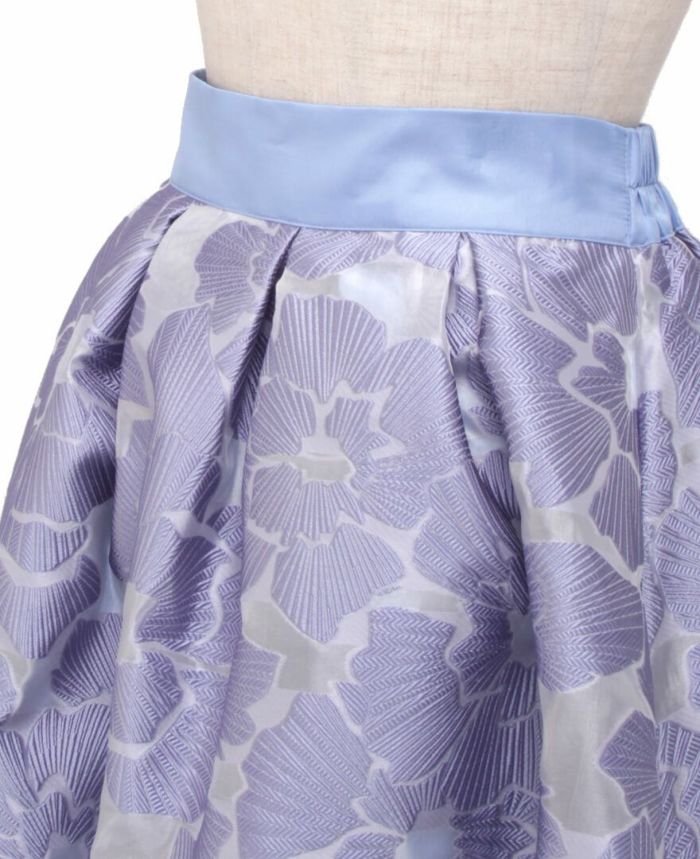 オーガンジー花柄スカートはタックが入っていて綺麗な形をキープ