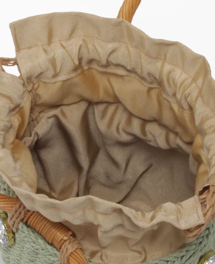 小ぶりに見えて、しっかり入る！口も閉じるので、荷物が出る心配もありません