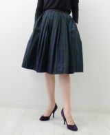 神戸・山の手スカートタータンロング丈の着用画像