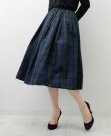 神戸・山の手スカートタータンミモレ丈の着用画像