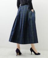 神戸・山の手スカートタータンマキシ丈の着用画像