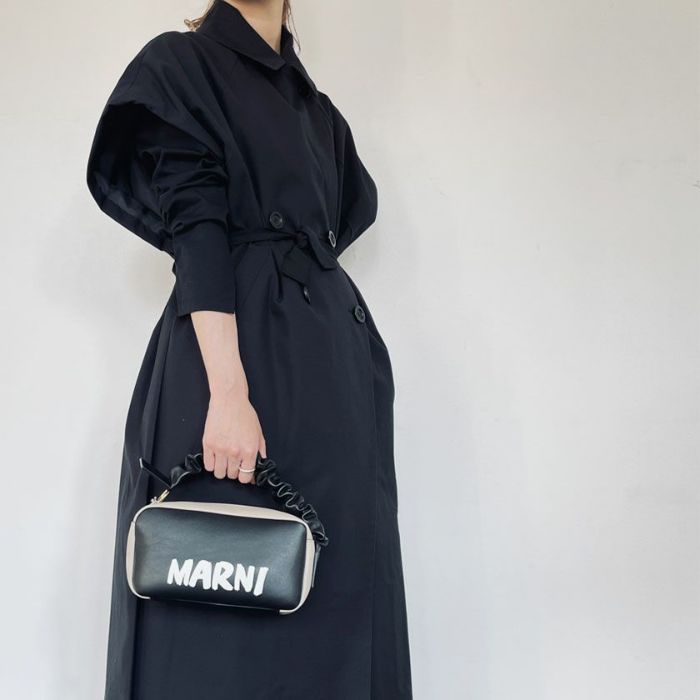 MARNI/スムースカーフスキンポシェットギャザードハンドル ブラック＆ベージュ