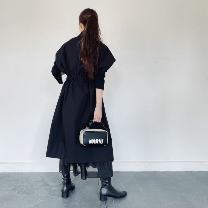 MARNI/スムースカーフスキンポシェットギャザードハンドル ブラック＆ベージュ