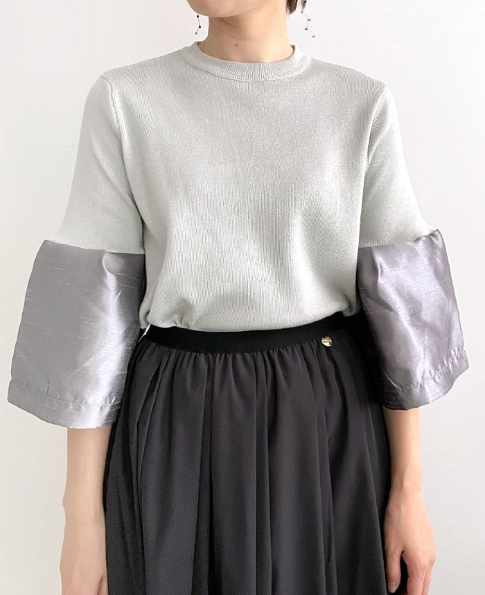 TRECODEのラッパ袖プルオーバー