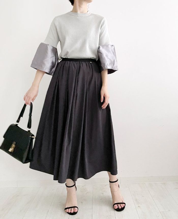 TRECODEのラッパ袖プルオーバー