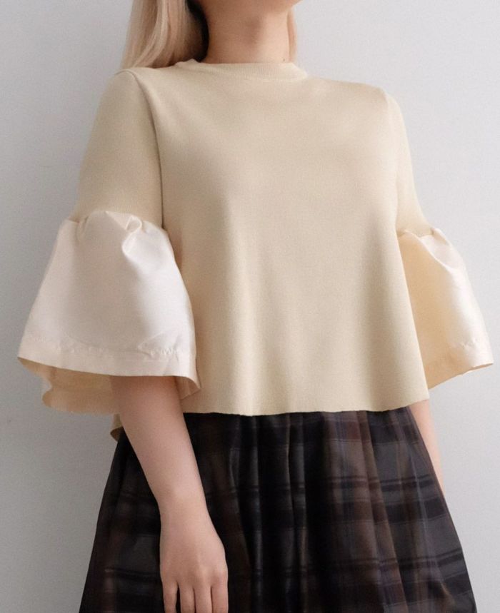TRECODEのラッパ袖プルオーバー