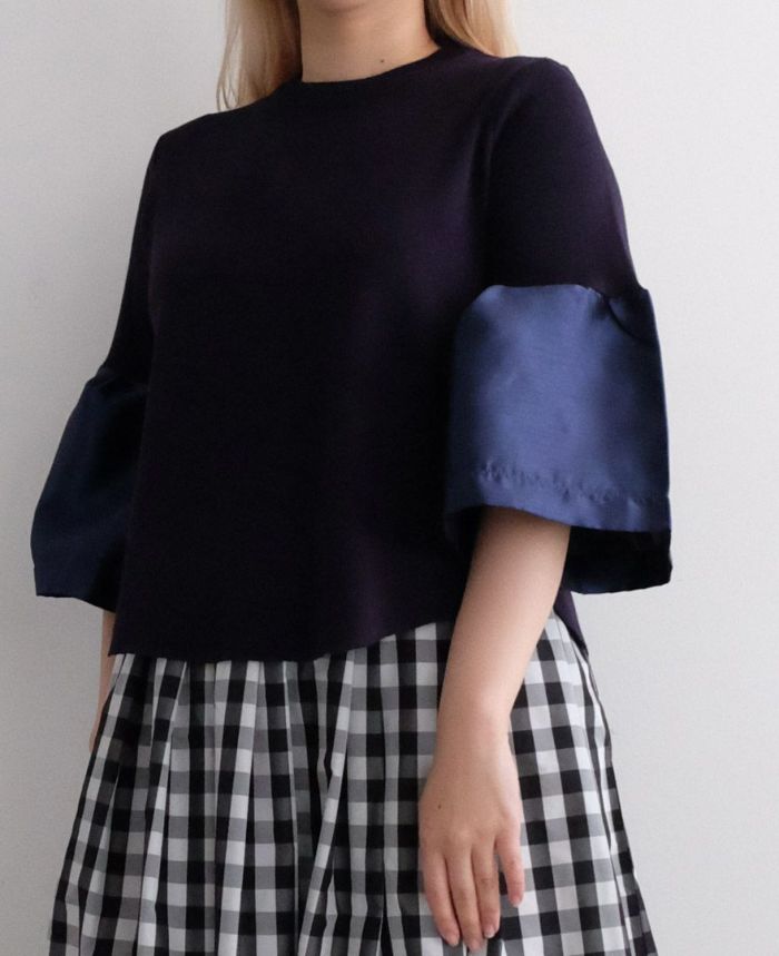 TRECODEのラッパ袖プルオーバー