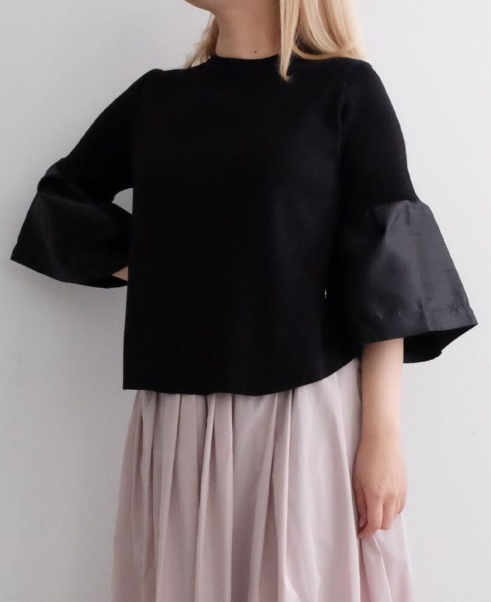 TRECODEのラッパ袖プルオーバー