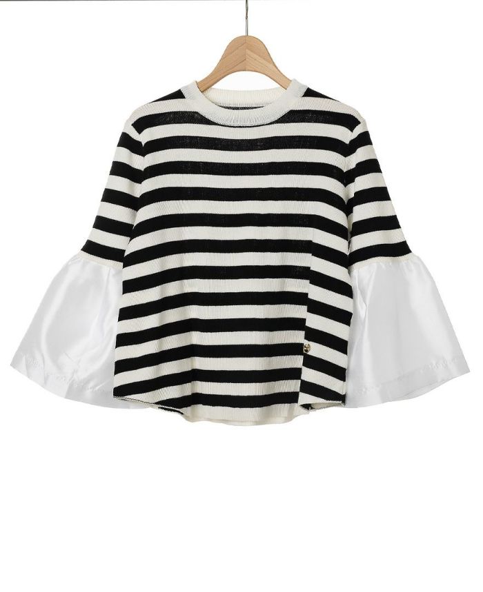 TRECODEのラッパ袖プルオーバー