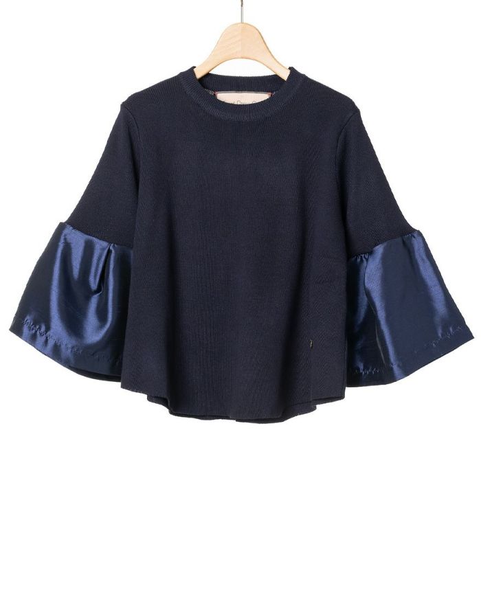 TRECODEのラッパ袖プルオーバー