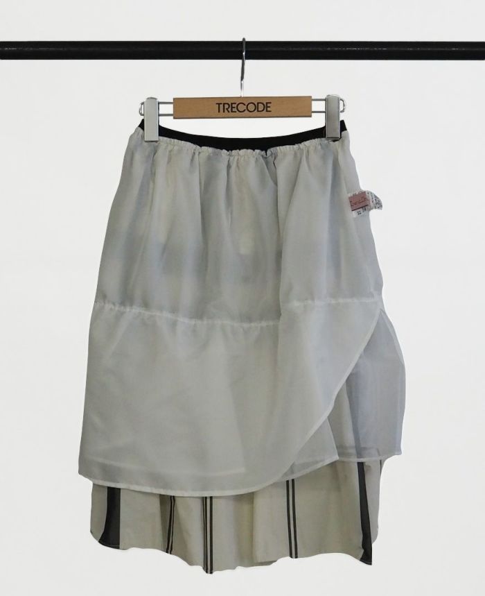 トレコード(TRECODE)黒ゴムフレアスカートモノトーンチェック柄ホワイトカラーの詳細画像