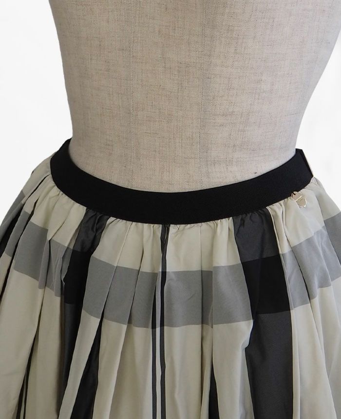 トレコード(TRECODE)黒ゴムフレアスカートモノトーンチェック柄ホワイトカラーの詳細画像