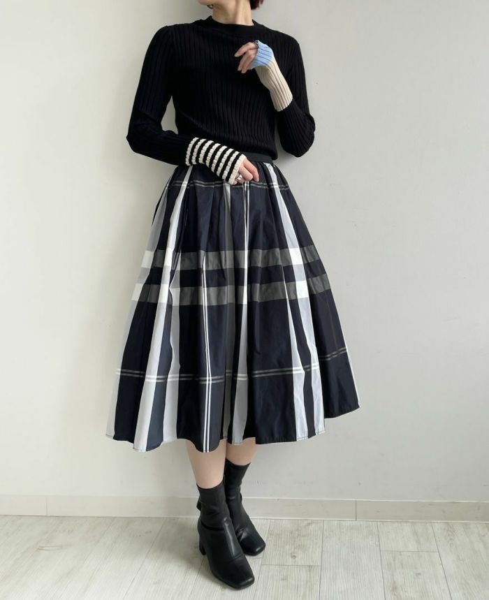 トレコード(TRECODE)黒ゴムフレアスカートモノトーンチェック柄ネイビーカラーロング丈