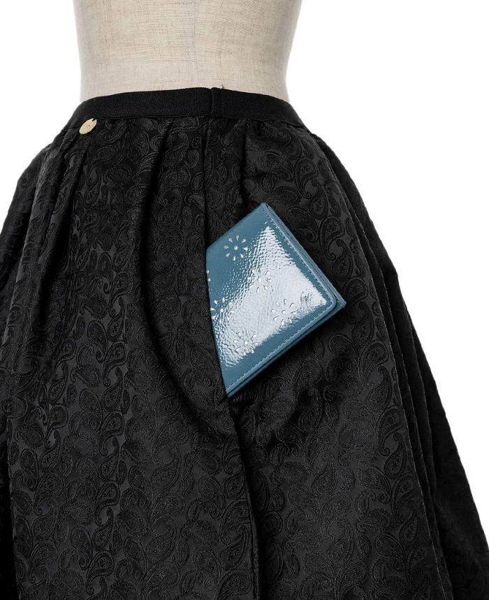 神戸・山の手ペイズリー柄スカートは両サイドポケット付き