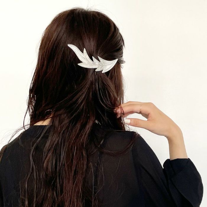TOGA PULLA/motif pin