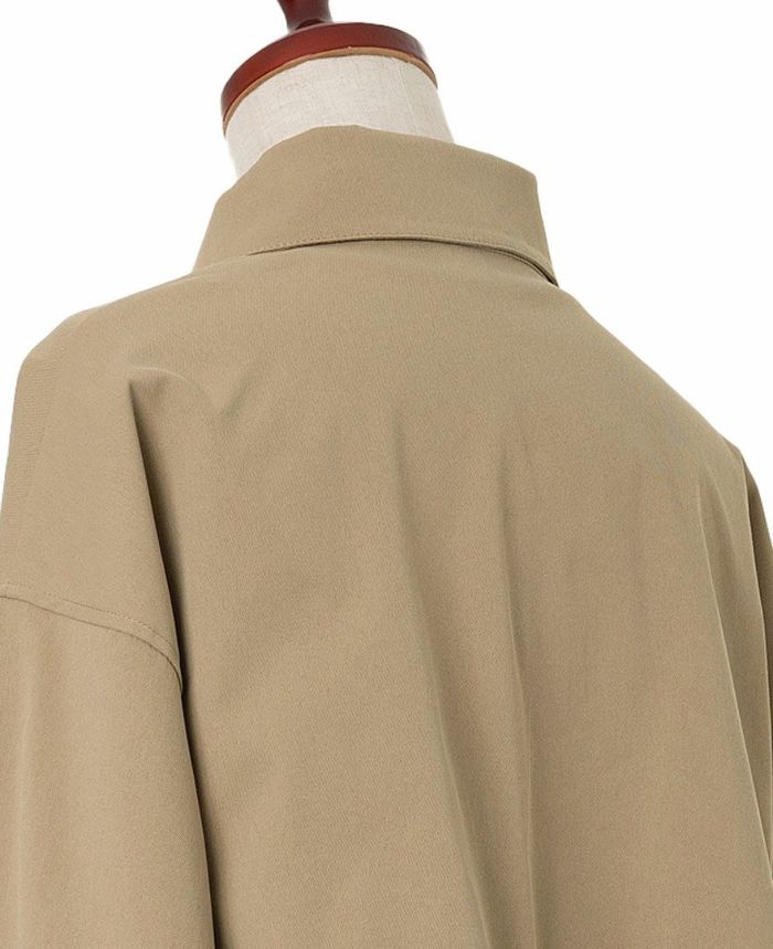 コートの襟部分のアップ