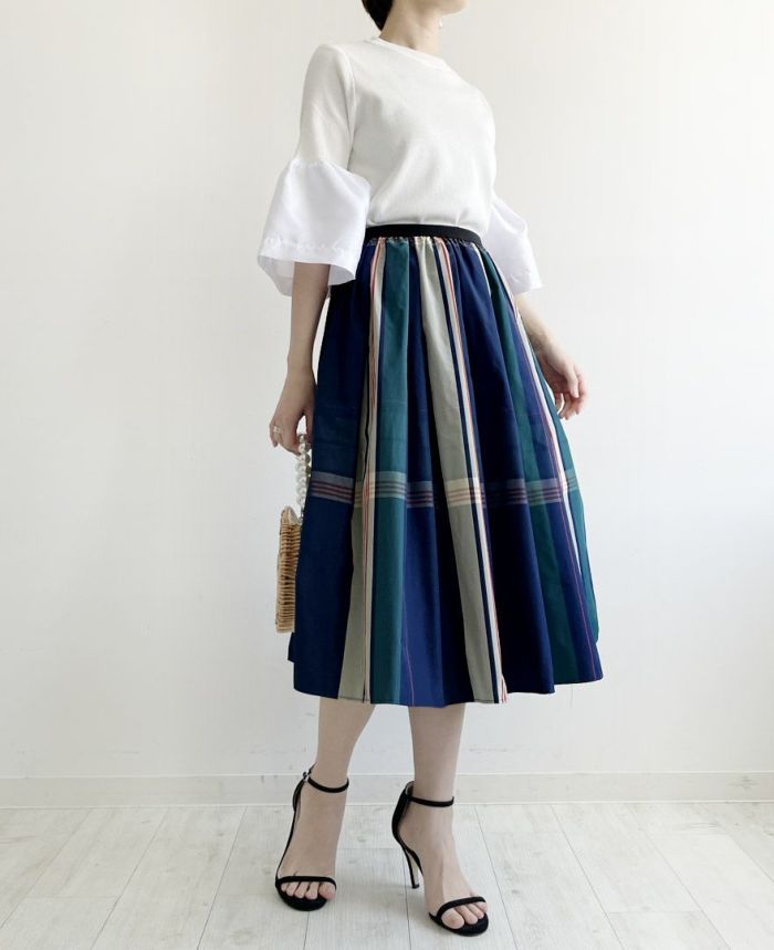 ウエストゴムで楽ちんに穿けるのに綺麗に決まるTRECODEの神戸・山の手スカートの新色、神戸・山の手チェック柄スカート　ネイビー×オレンジ