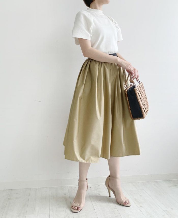 神戸・山の手スカートのふんわり感はそのままにシンプルながら高級感を感じられる一枚に仕上がりました