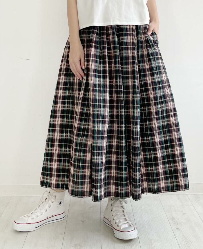 くすみカラーが馴染みやすいTRECODE（トレコード）の神戸・神戸・山の手チェック柄スカート。