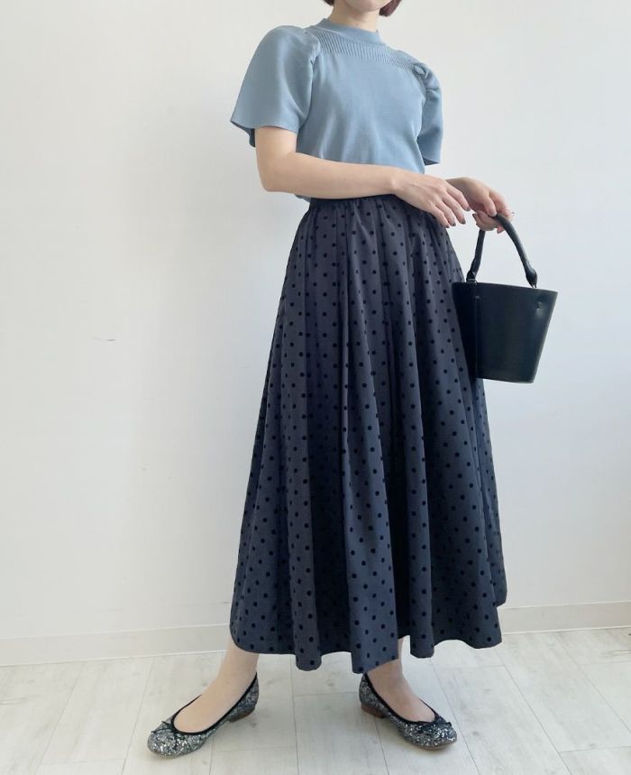 TRECODE（トレコード）のパフスリーブニットブルーと合わせて爽やかなコーディネート