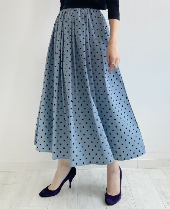 一枚でコーディネートが絶妙なお洒落カラー