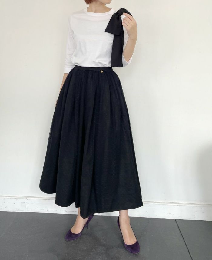 リボンブローチがあるだけでコーディネートが女性らしい華やかになるTRECODE（トレコード）のリボンブローチ