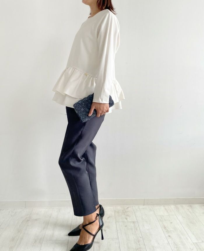 オフィスにも活躍できるTRECODE（トレコード）バックファスナーペプラムプルオーバー