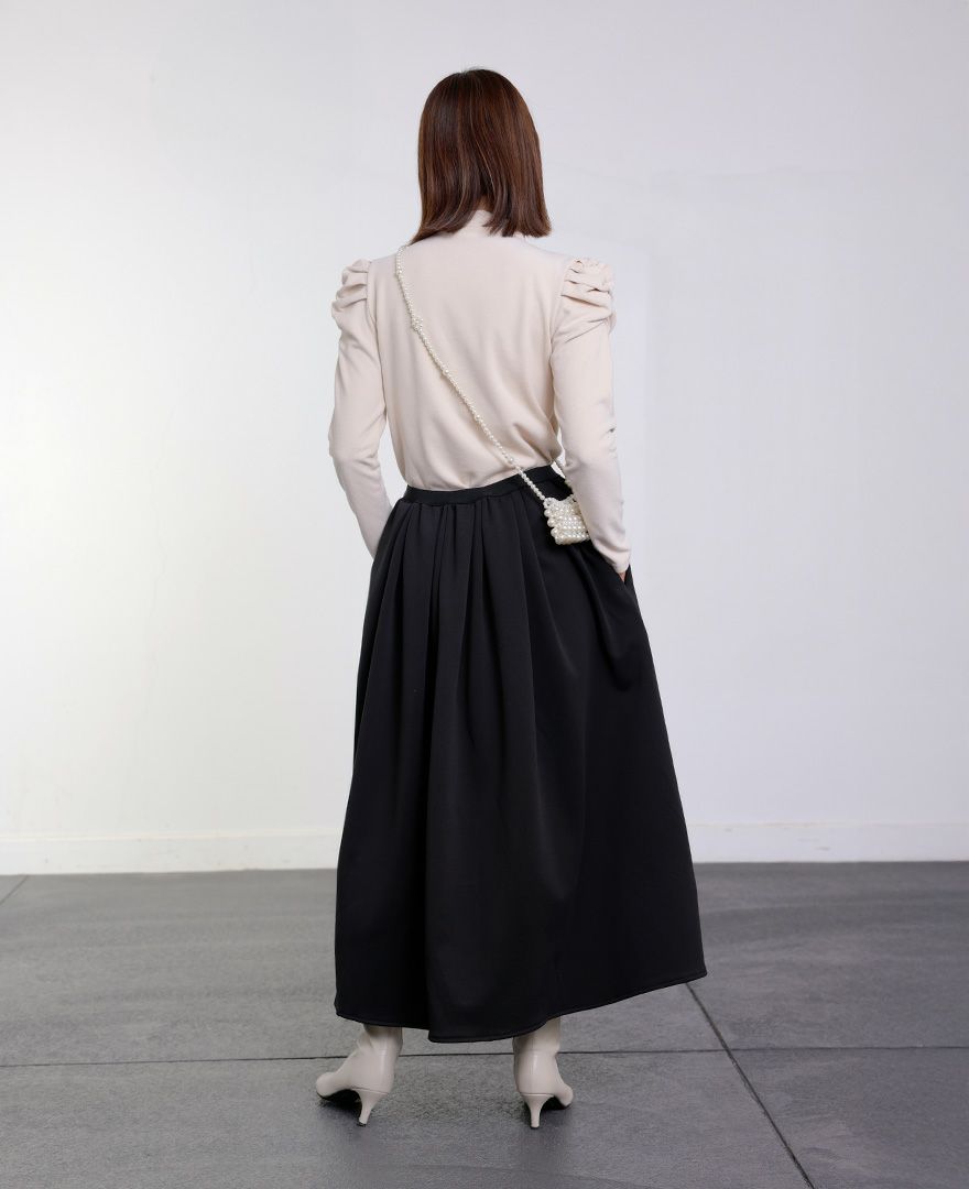 バックファスナー千鳥格子柄フレアスカートと合わせたきれいめスタイル