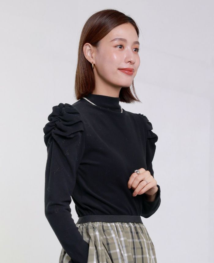 神戸・山の手モノトーンチェックスカートと合わせたきれいめスタイル