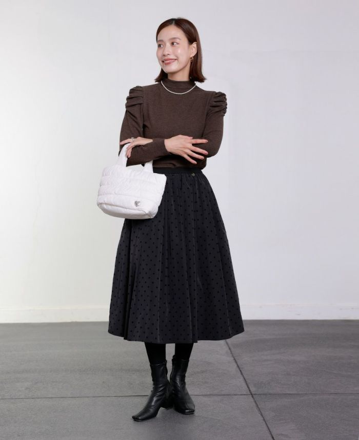 コンパクトなシルエットなのでフレアスリーブダンボールコートとも好相性