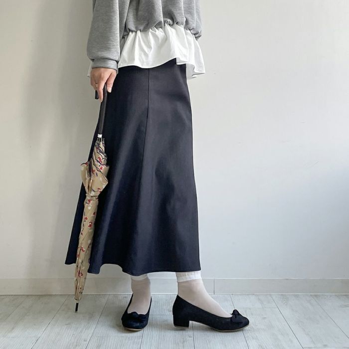 ドット柄×リボンの愛らしいデザインもブラックなら大人っぽい印象のコーディネートと相性抜群です。