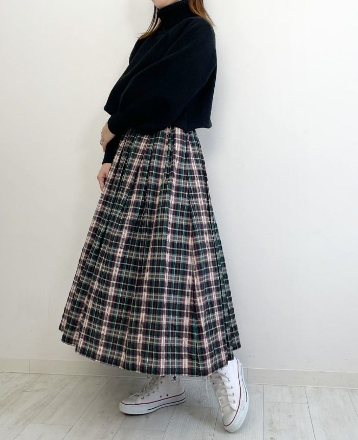 トレコード(TRECODE)クロップドタートル神戸・山の手チェック柄スカートを合わせた大人カジュアルスタイル。 