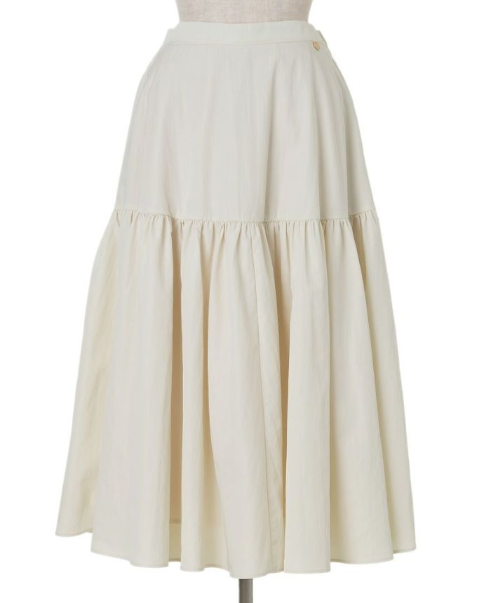 トレコード(TRECODE)裾フレアスカート、ふんわりシルエットで軽やかな履き心地です。