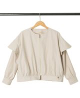 トレコード(TRECODE)フリル袖ブルゾン、上品でデニム合わせにも合うベージュカラー。