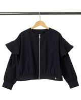 トレコード(TRECODE)フリル袖ブルゾン、キレイめスタイルにも合うブラックカラー。