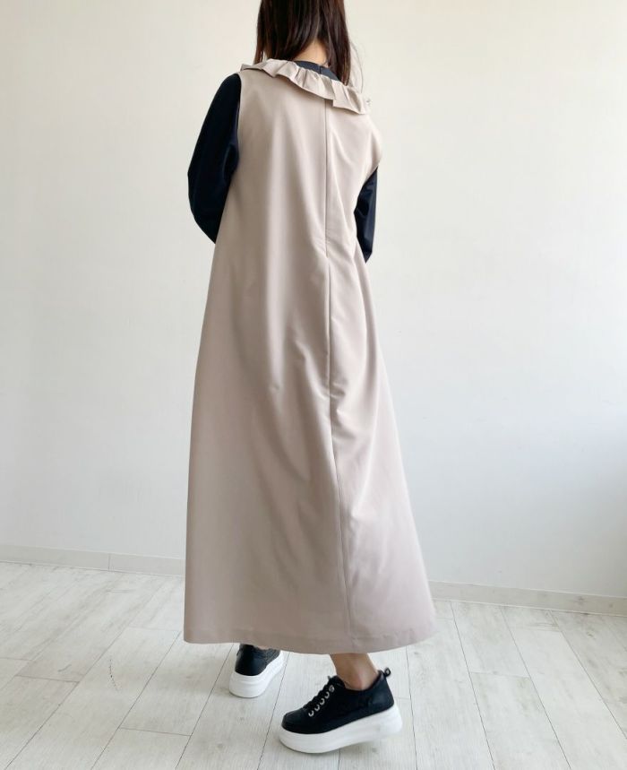 トレコード(TRECODE)フリルジャンパースカート、ふんわりAラインシルエットで気になるウエスト回りをカバー。