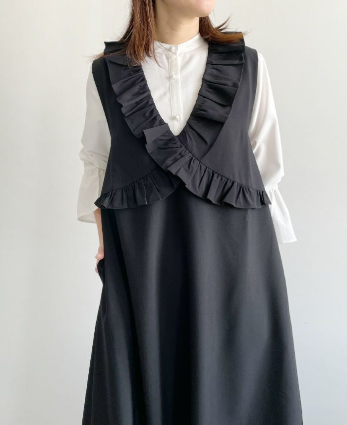 トレコード(TRECODE)フリルジャンパースカート、バスとLINEまであるフリルが大人可愛い印象に。