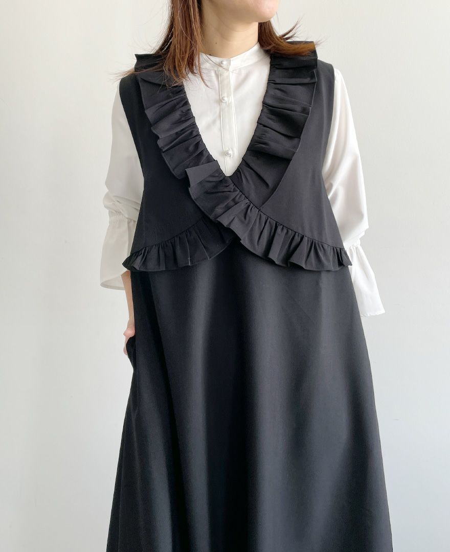 トレコード(TRECODE)フリルジャンパースカート、バスとLINEまであるフリルが大人可愛い印象に。