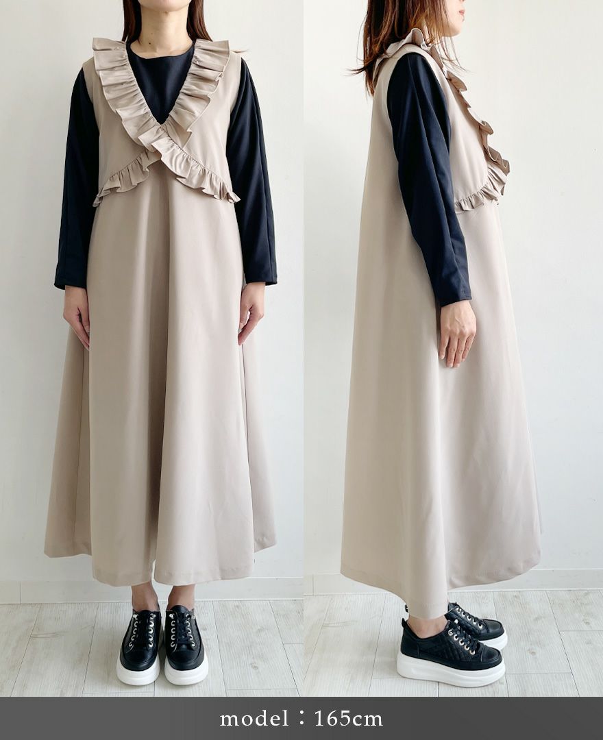 トレコード(TRECODE)フリルジャンパースカート、身長165cmのスタッフが着た参考画像。