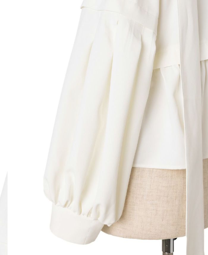 トレコード(TRECODE)ペプラムブラウス、ふんわりシルエットが大人可愛いデザイン