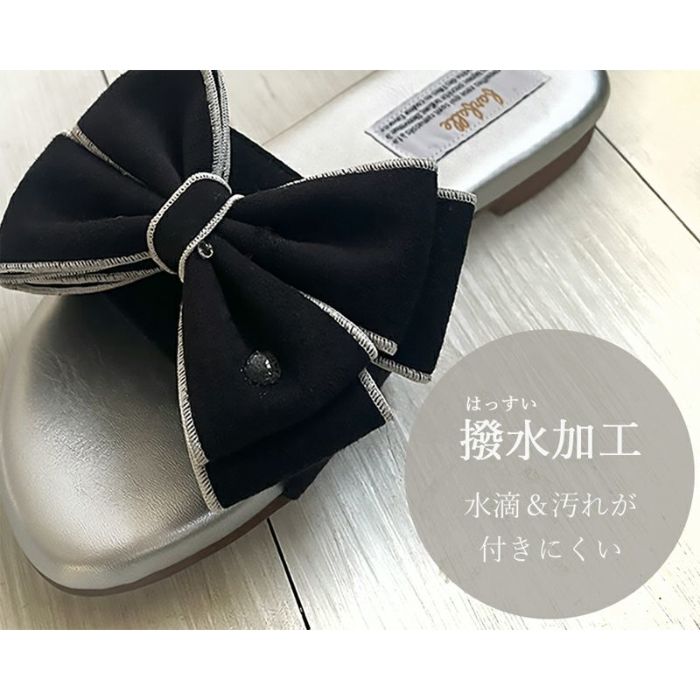 本革と遜色ない質感の人工皮革スエードは高級感がありながらも、気兼ねなく履いていただけます。撥水加工を施しているので、少しの水滴や汚れを弾きやすいのも嬉しいポイント。