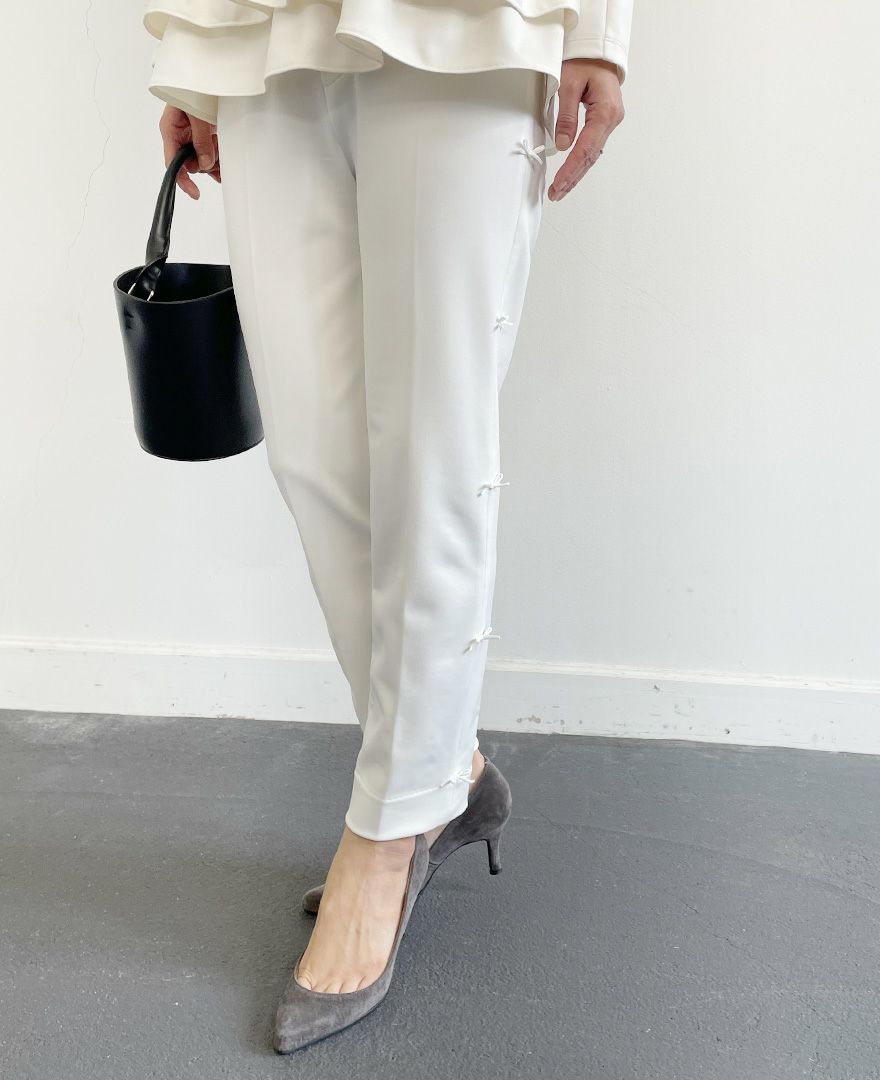 トレコード(TRECODE)サイズが選べて伸縮性抜群の ストレッチサイドリボンパンツ、清潔感漂うホワイトカラー